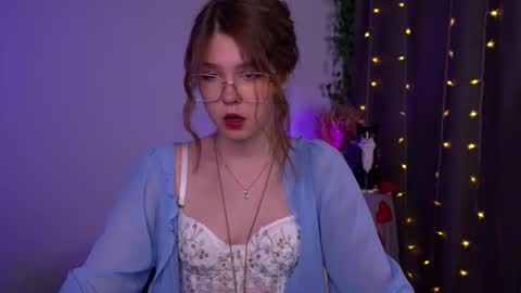  Lisa  online show from 29, 11, 2025