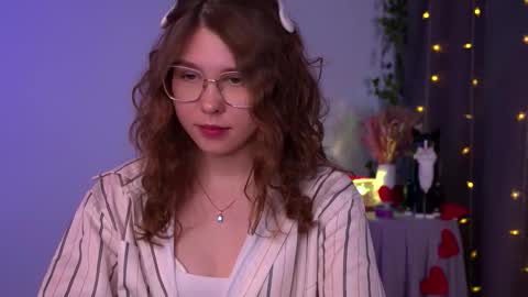  Lisa  online show from 4, 12, 2025