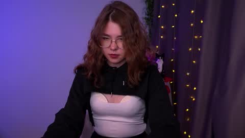  Lisa  online show from 5, 12, 2025