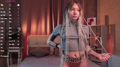 Snapshot of lisanelsona chatting on 28, 1, 2025 Hello our names are Kate and Alice this is our first day here. online show from 28, 1, 2025