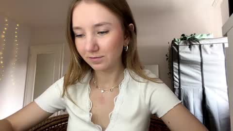 Snapshot of lisasmall chatting on 24, 7, 2026 lisasmall online show from 24, 7, 2026