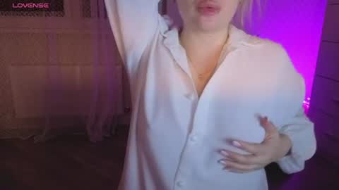 Snapshot of lisenok26 chatting on 23, 7, 2026 Anna online show from 23, 7, 2026