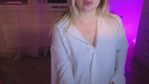 Snapshot of lisenok26 chatting on 25, 7, 2026 Anna online show from 25, 7, 2026