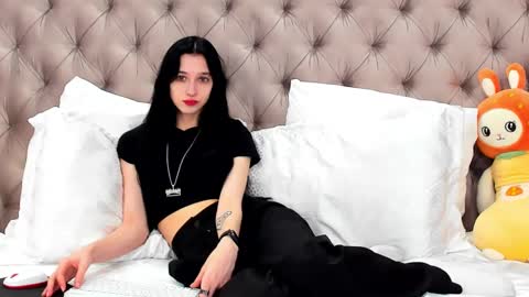 Snapshot of lissaallison chatting on 8, 3, 2025 LissaAllison online show from 8, 3, 2025