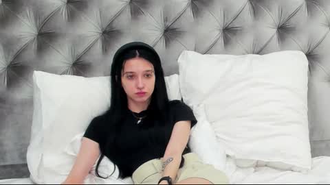 Snapshot of lissaallison chatting on 11, 3, 2025 LissaAllison online show from 11, 3, 2025