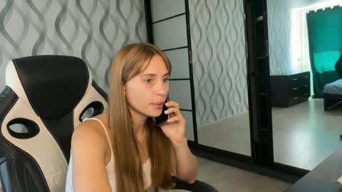 Snapshot of litle_girl05 chatting on 21, 6, 2026 LUNA online show from 21, 6, 2026