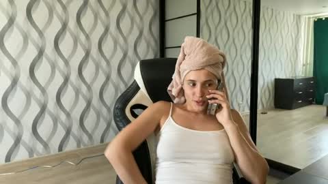 Snapshot of litle_girl05 chatting on 7, 7, 2026 LUNA online show from 7, 7, 2026