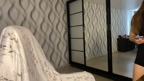 Snapshot of litle_girl05 chatting on 14, 7, 2026 LUNA online show from 14, 7, 2026