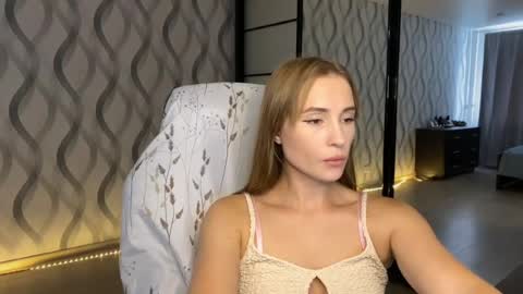 Snapshot of litle_girl05 chatting on 28, 7, 2026 LUNA online show from 28, 7, 2026