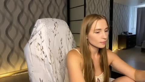 Snapshot of litle_girl05 chatting on 28, 7, 2026 LUNA online show from 28, 7, 2026