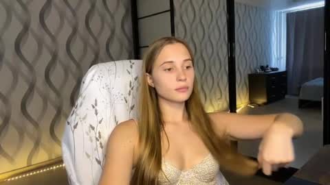 Snapshot of litle_girl05 chatting on 29, 7, 2026 LUNA online show from 29, 7, 2026