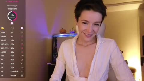 Snapshot of litllle_alis_a chatting on 6, 10, 2025 Alisa online show from 6, 10, 2025