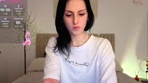 Snapshot of little1_molly chatting on 11, 6, 2026 Molly online show from 11, 6, 2026