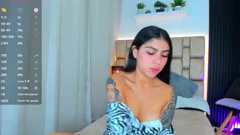 Sophie ---- connected from 1400 to 2100 Colombia time online show from 17, 9, 2025