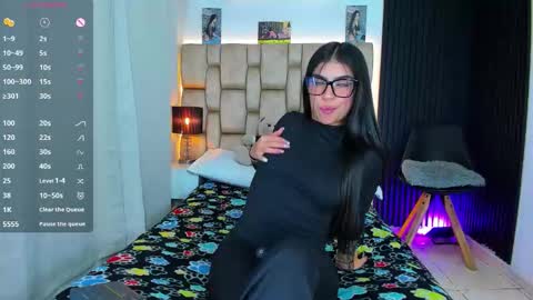 Sophie ---- connected from 1400 to 2100 Colombia time online show from 16, 11, 2025