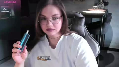 Snapshot of little_bambii_ chatting on 20, 1, 2025 Eva online show from 20, 1, 2025