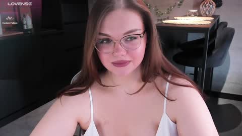 Snapshot of little_bambii_ chatting on 6, 2, 2025 Eva online show from 6, 2, 2025
