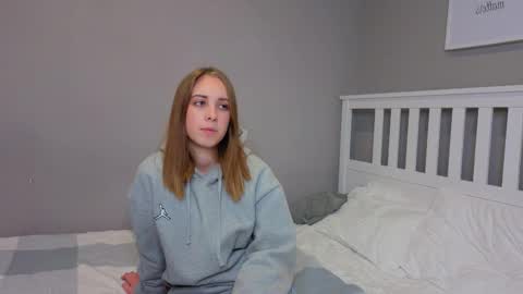 Snapshot of little_bye chatting on 11, 10, 2025 little_bye online show from 11, 10, 2025