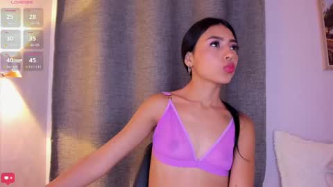 Snapshot of little_caprice_x chatting on 22, 9, 2025 Ana online show from 22, 9, 2025
