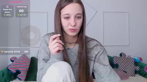 Snapshot of little_cherry___ chatting on 25, 9, 2025 Lana online show from 25, 9, 2025