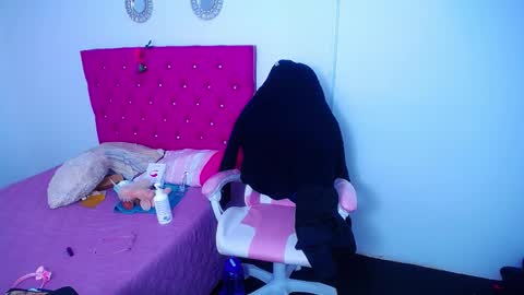 Snapshot of little_flower4you chatting on 5, 1, 2025 mai rojas online show from 5, 1, 2025