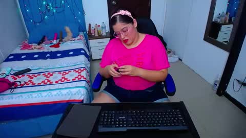 Snapshot of little_flower4you chatting on 11, 2, 2025 mai rojas online show from 11, 2, 2025