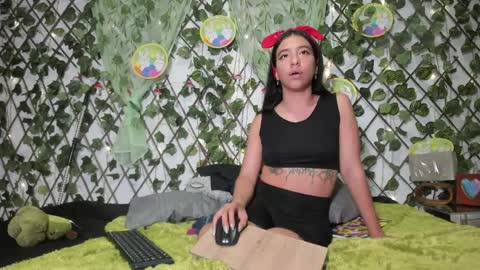 Mia online show from 9, 4, 2026