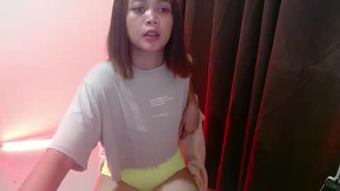Snapshot of little_sunshine18 chatting on 5, 5, 2026 shine online show from 5, 5, 2026