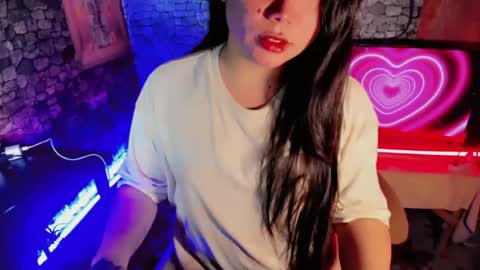 Snapshot of little_sunshine18 chatting on 7, 8, 2026 shine online show from 7, 8, 2026