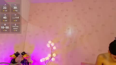 Snapshot of littlee_emilyy_ chatting on 28, 4, 2026 Emily online show from 28, 4, 2026