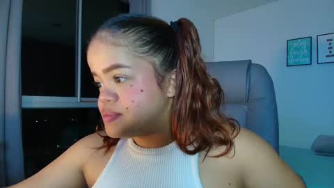 Snapshot of littlee_sophiee chatting on 27, 12, 2024 Sophie online show from 27, 12, 2024