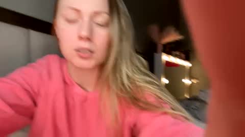 Snapshot of littleemommaa23 chatting on 21, 1, 2025 LittleMomma online show from 21, 1, 2025