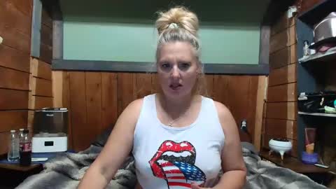 Snapshot of littlelisa1 chatting on 4, 6, 2026 lisanixs online show from 4, 6, 2026