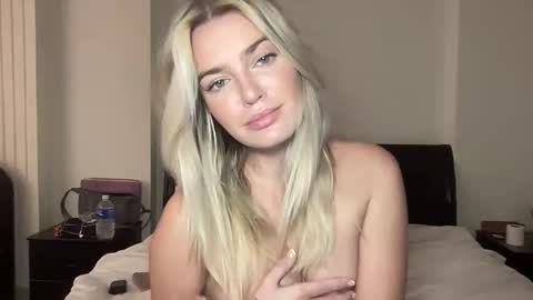 Snapshot of littlemaryjane19 chatting on 11, 11, 2025 Marciabrady online show from 11, 11, 2025