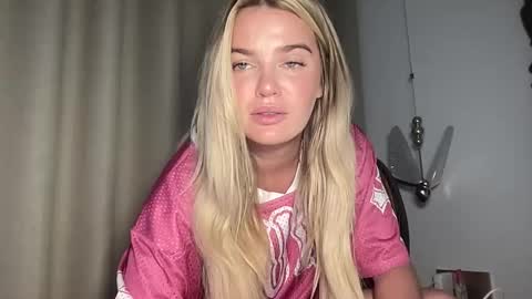 Snapshot of littlemaryjane19 chatting on 14, 12, 2025 Marciabrady online show from 14, 12, 2025