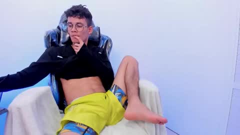 MAX online show from 5, 11, 2025