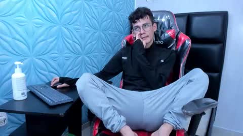 MAX online show from 11, 11, 2025