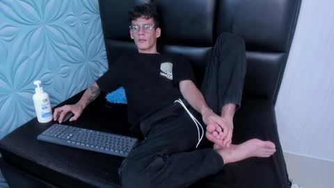 MAX online show from 21, 11, 2025