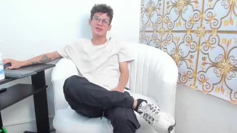 MAX online show from 3, 12, 2025