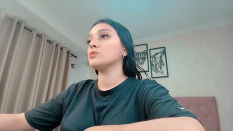 Sarahs Room online show from 4, 2, 2025