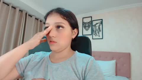 Snapshot of littlemolly_pregnant chatting on 7, 7, 2026 Sarahs Room online show from 7, 7, 2026