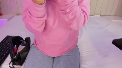 im olivia IG littleolivia01 online show from 25, 1, 2025