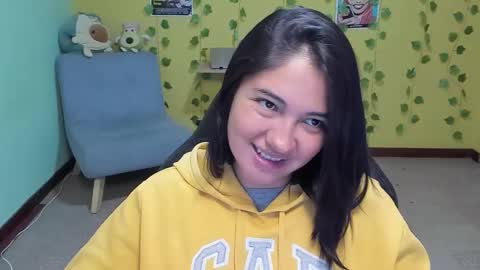 Mia  Wednesday to Sunday 730 am to 1030 am Colombian Hour D online show from 21, 11, 2025