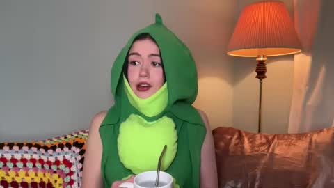 Snapshot of littlesugarpea chatting on 12, 1, 2025 Little Sugar Pea online show from 12, 1, 2025