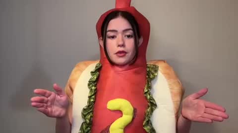 Snapshot of littlesugarpea chatting on 31, 10, 2025 Little Sugar Pea online show from 31, 10, 2025