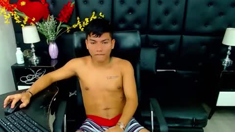 Snapshot of littletommy01 chatting on 19, 2, 2025 littletommy01 online show from 19, 2, 2025