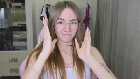 Snapshot of littlevildevil chatting on 28, 1, 2025 Eliana online show from 28, 1, 2025