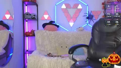 littlevixen18 online show from 16, 10, 2025