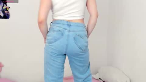 Snapshot of livemakio chatting on 6, 11, 2025 Liz online show from 6, 11, 2025