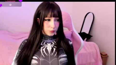 Snapshot of livemakio chatting on 17, 11, 2025 Liz online show from 17, 11, 2025